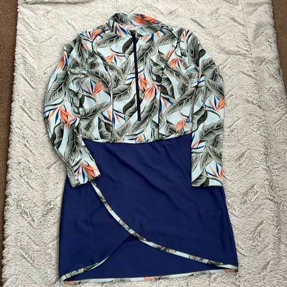 NWOT Modest Style Front Zip Bathing Suit Top Size Medium - Picture 1 of 4